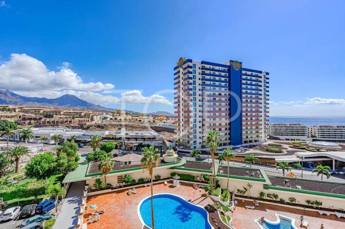 Spacious apartment with beautiful views in prime location in Playa Paraíso