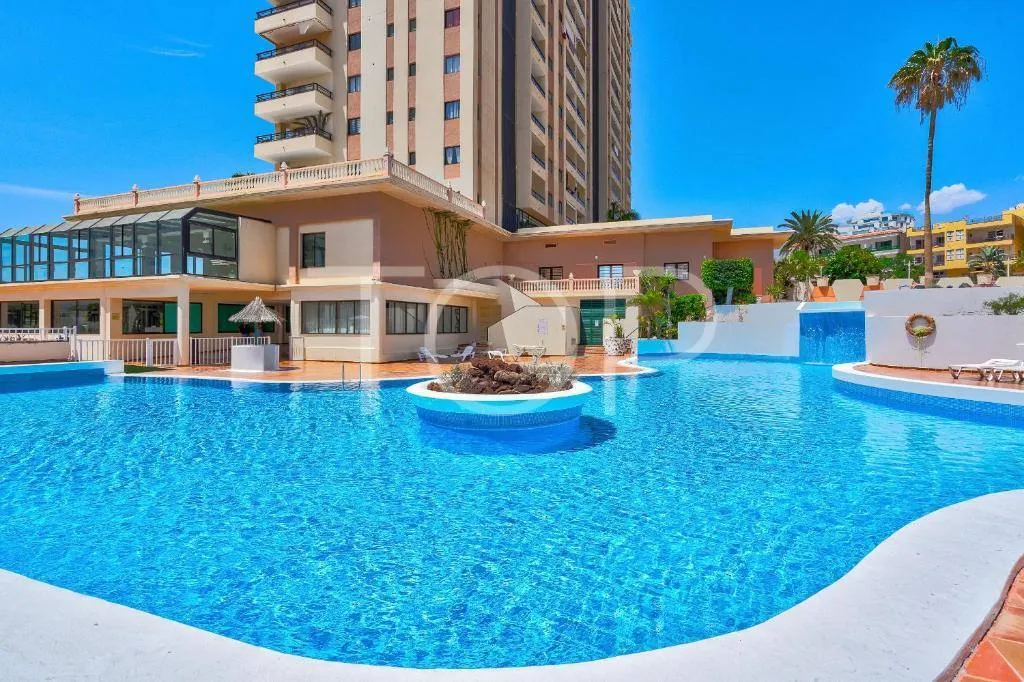 Spacious apartment with beautiful views in prime location in Playa Paraíso