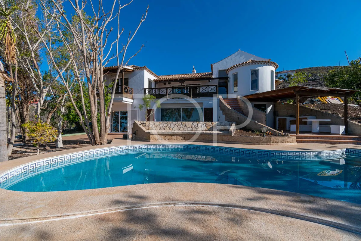 Encantadora casa de campo en Los Menores con fantásticas vistas al mar