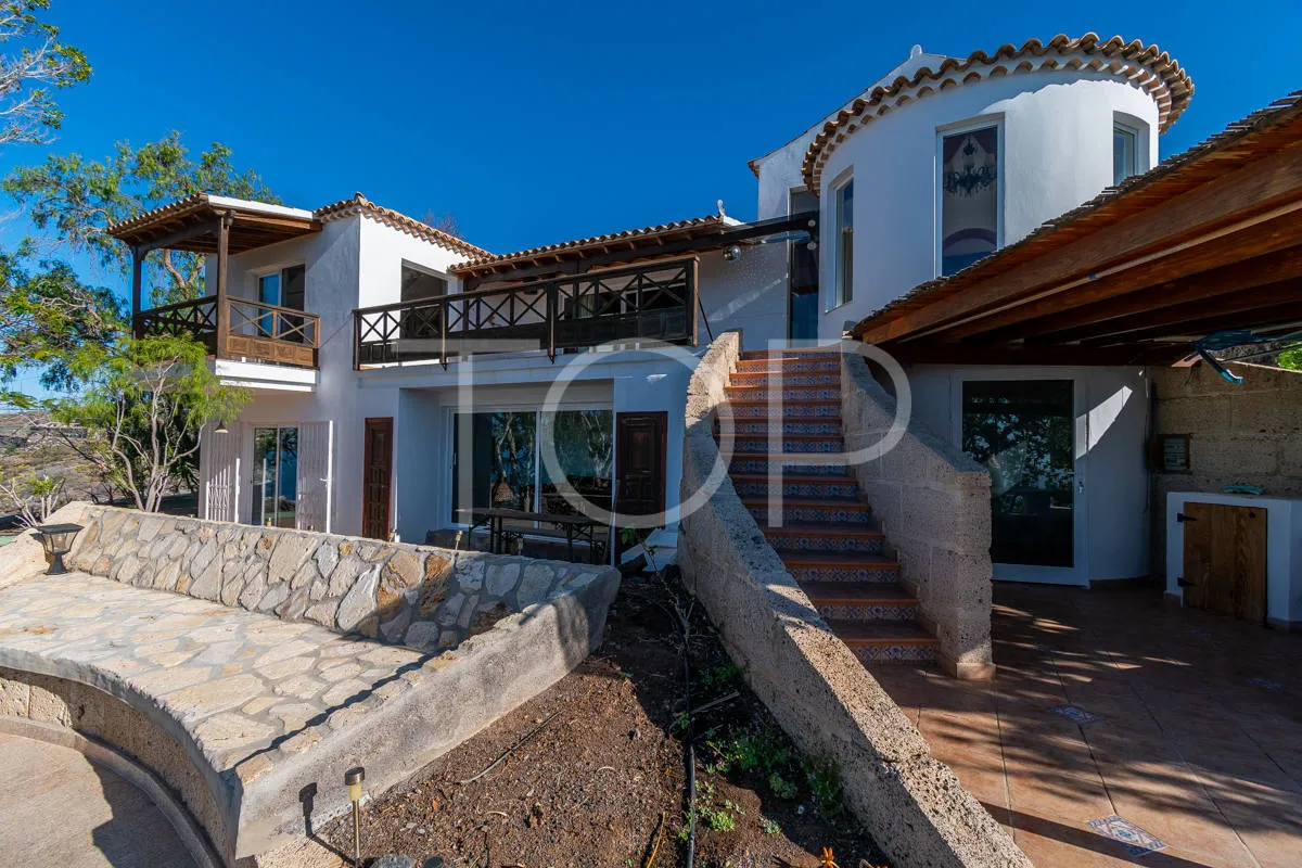 Encantadora casa de campo en Los Menores con fantásticas vistas al mar