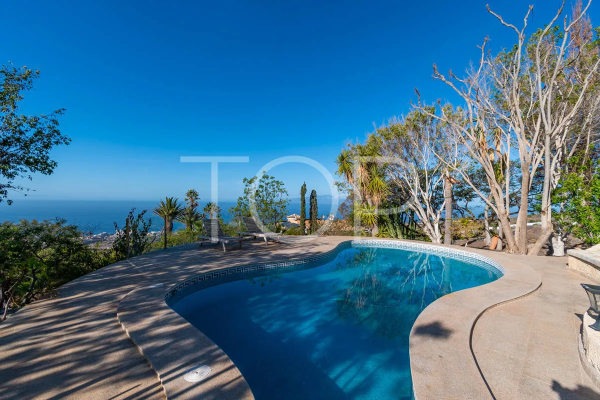 Encantadora casa de campo en Los Menores con fantásticas vistas al mar