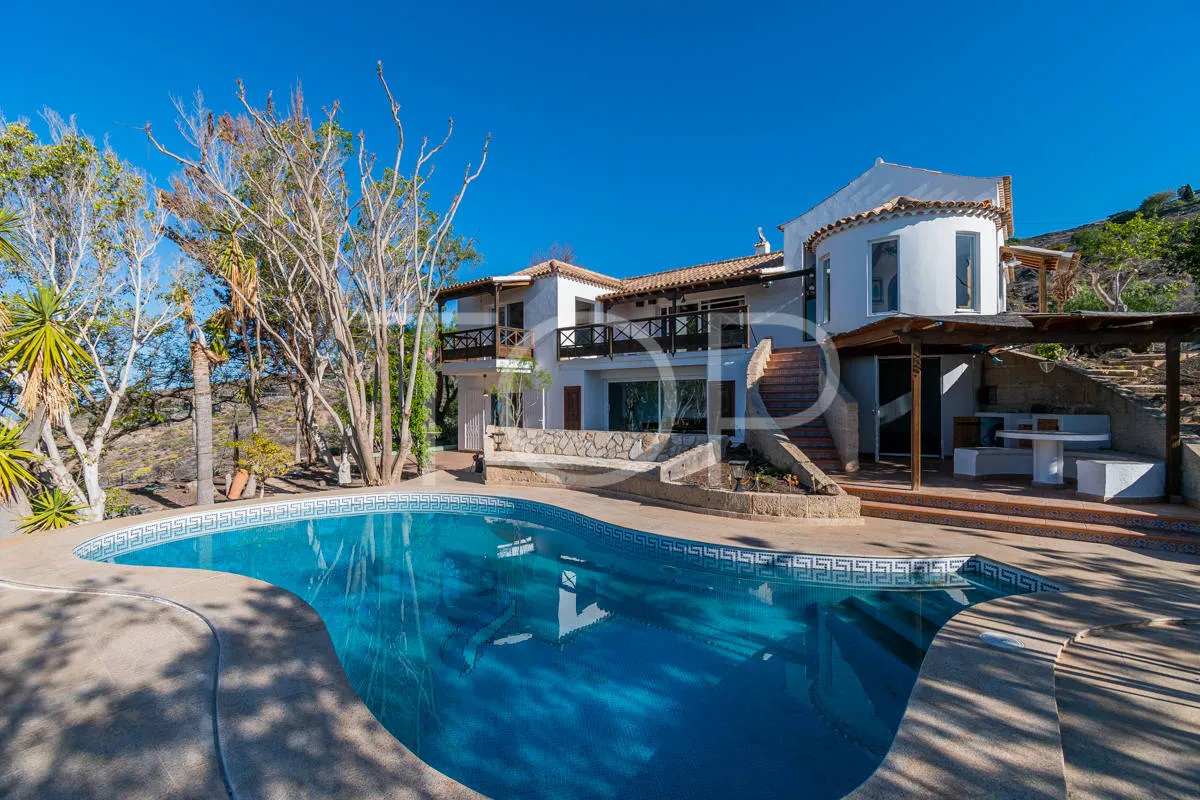 Encantadora casa de campo en Los Menores con fantásticas vistas al mar