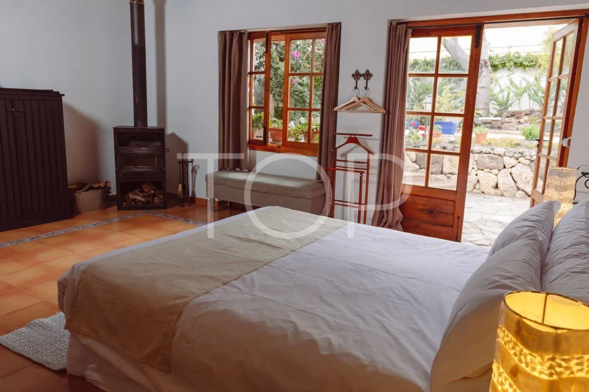 Preciosa Casa Rural con encantador patio interior a la venta en el acogedor municipio de Arona