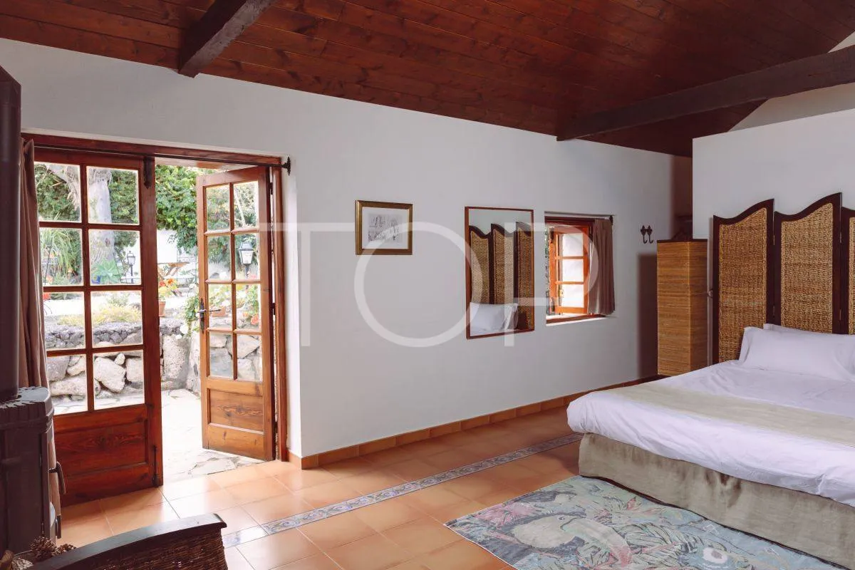 Preciosa Casa Rural con encantador patio interior a la venta en el acogedor municipio de Arona