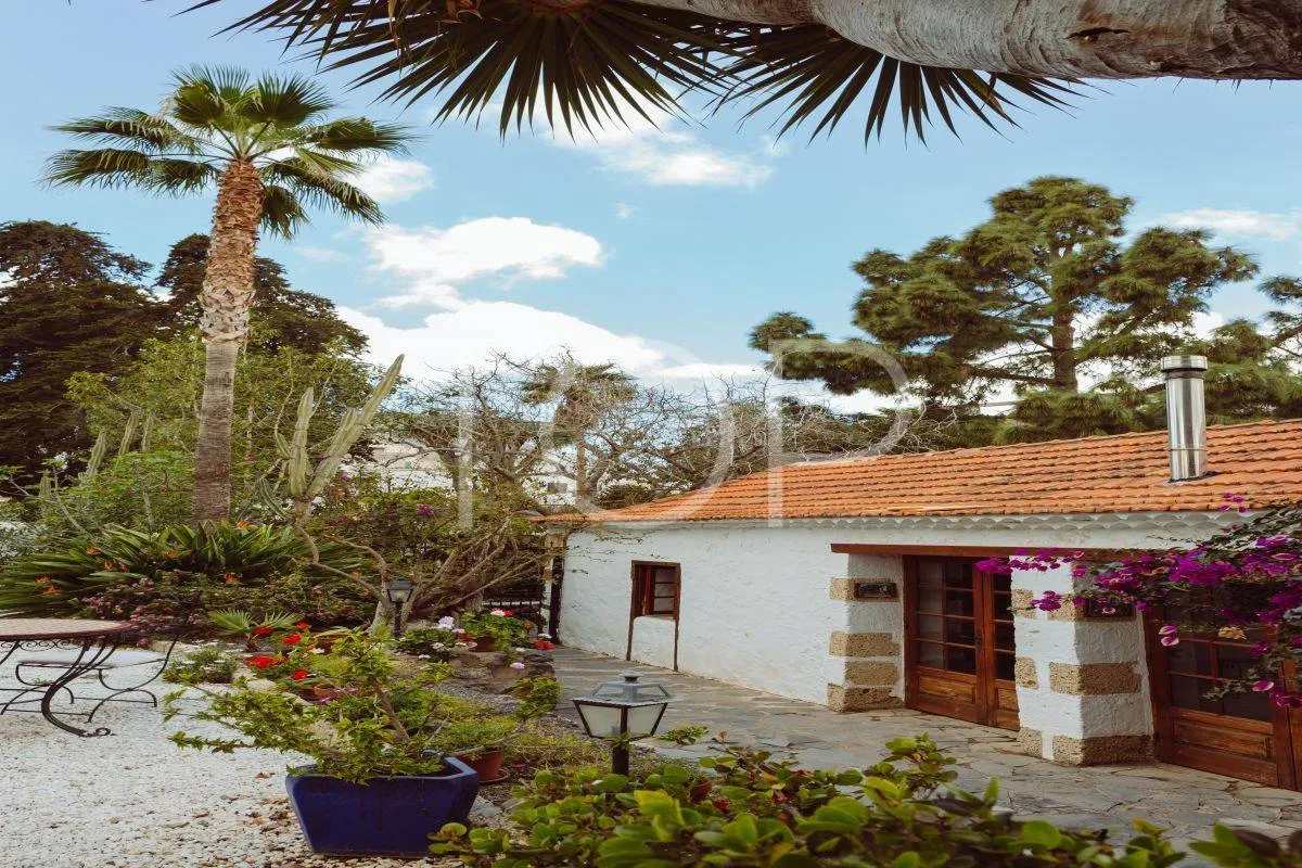Preciosa Casa Rural con encantador patio interior a la venta en el acogedor municipio de Arona