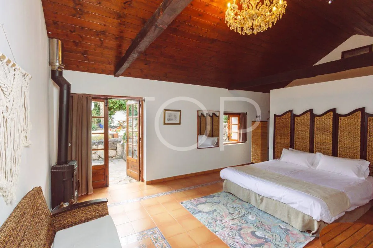 Preciosa Casa Rural con encantador patio interior a la venta en el acogedor municipio de Arona