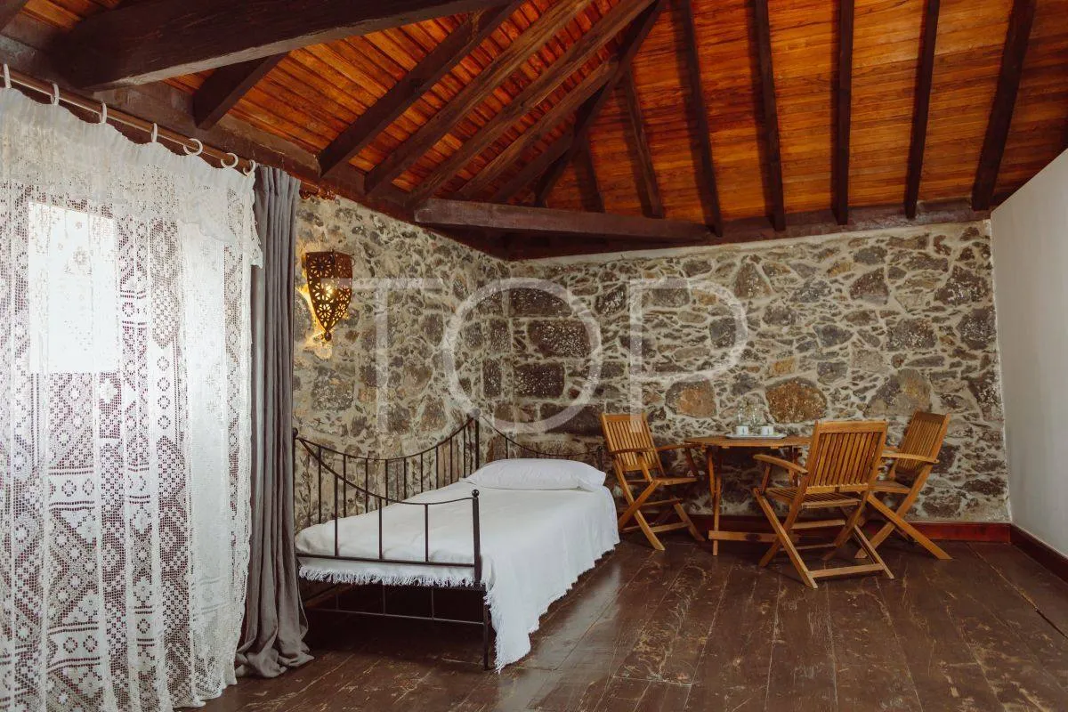 Preciosa Casa Rural con encantador patio interior a la venta en el acogedor municipio de Arona