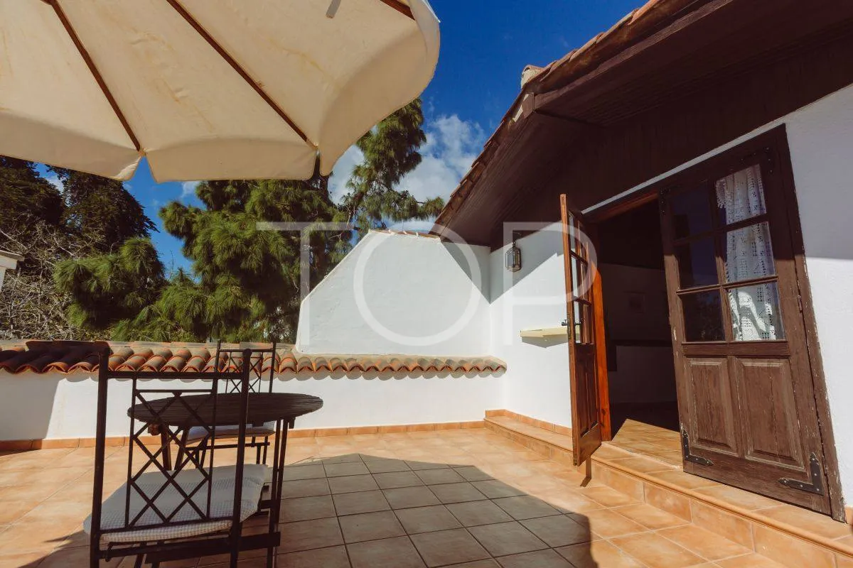 Preciosa Casa Rural con encantador patio interior a la venta en el acogedor municipio de Arona