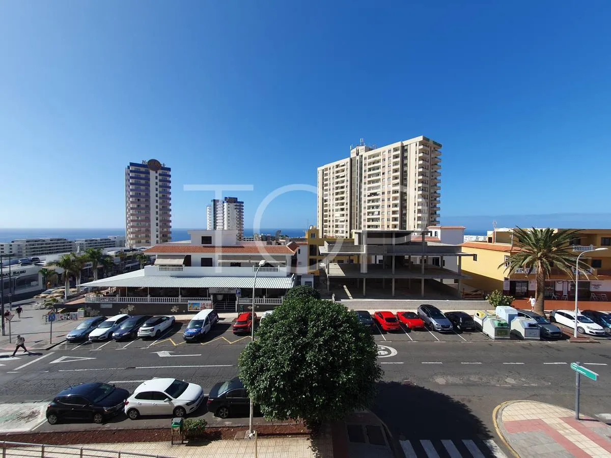 Moderne Eckwohnung mit zwei Schlafzimmern in Playa Paraiso, Adeje