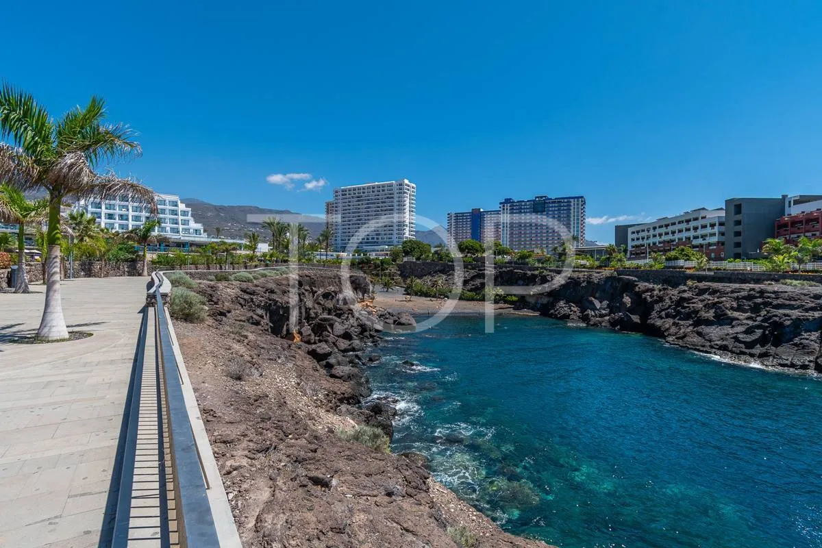 Moderne Eckwohnung mit zwei Schlafzimmern in Playa Paraiso, Adeje