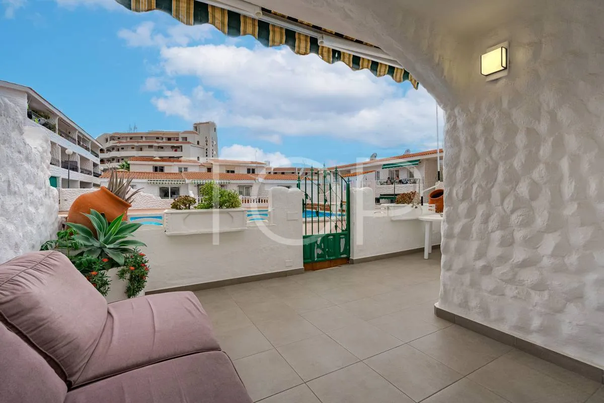 Precioso bungalow de dos dormitorios en Costa Adeje – A pasos de la playa y Puerto Colón