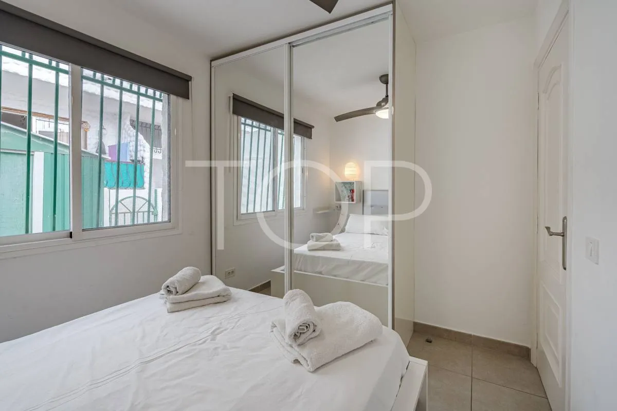 Precioso bungalow de dos dormitorios en Costa Adeje – A pasos de la playa y Puerto Colón