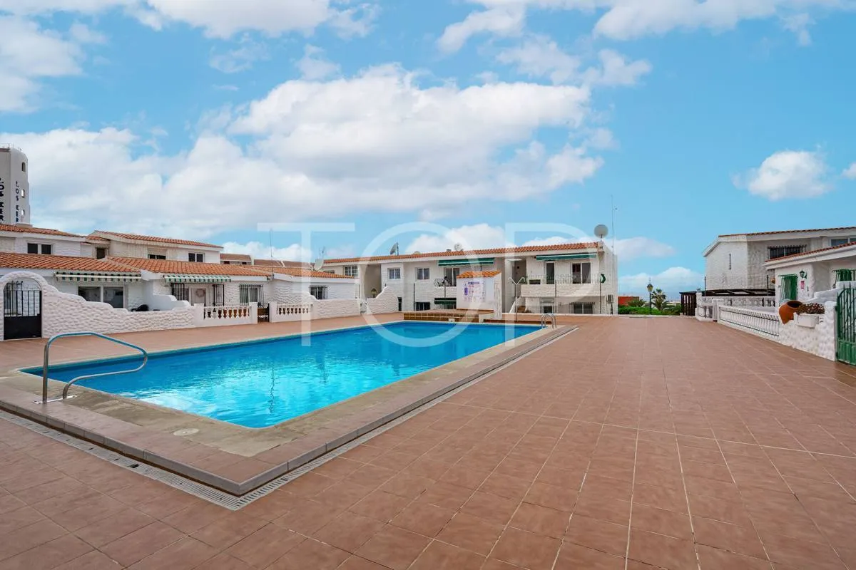 Schöner Bungalow mit zwei Schlafzimmern in Costa Adeje - nur wenige Gehminuten zum Strand und Puerto Colón