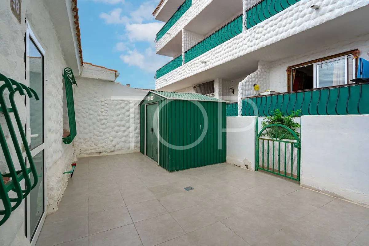 Lovely two-bedroom bungalow in Costa Adeje - Walking distance to the beach and Puerto Colón