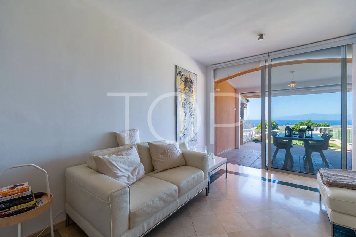 Semi-detached house with fantastic views right on the Costa Adeje golf course