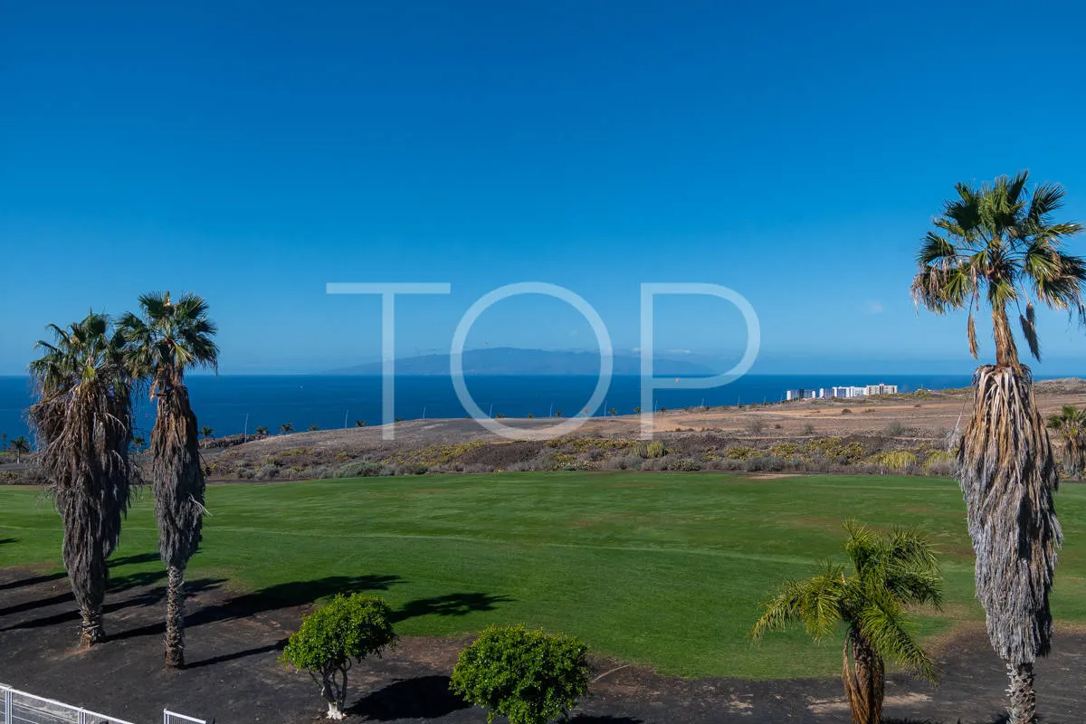 Semi-detached house with fantastic views right on the Costa Adeje golf course