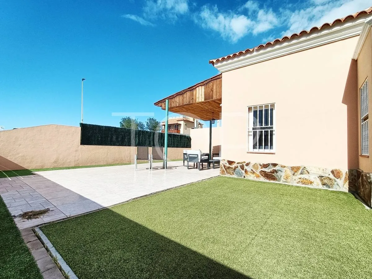 Einzigartiger Eckbungalow mit großem Garten in ruhiger Anlage in El Madroñal - Costa Adeje