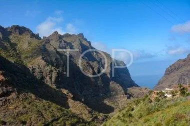 Einzigartiger Eckbungalow mit großem Garten in ruhiger Anlage in El Madroñal - Costa Adeje