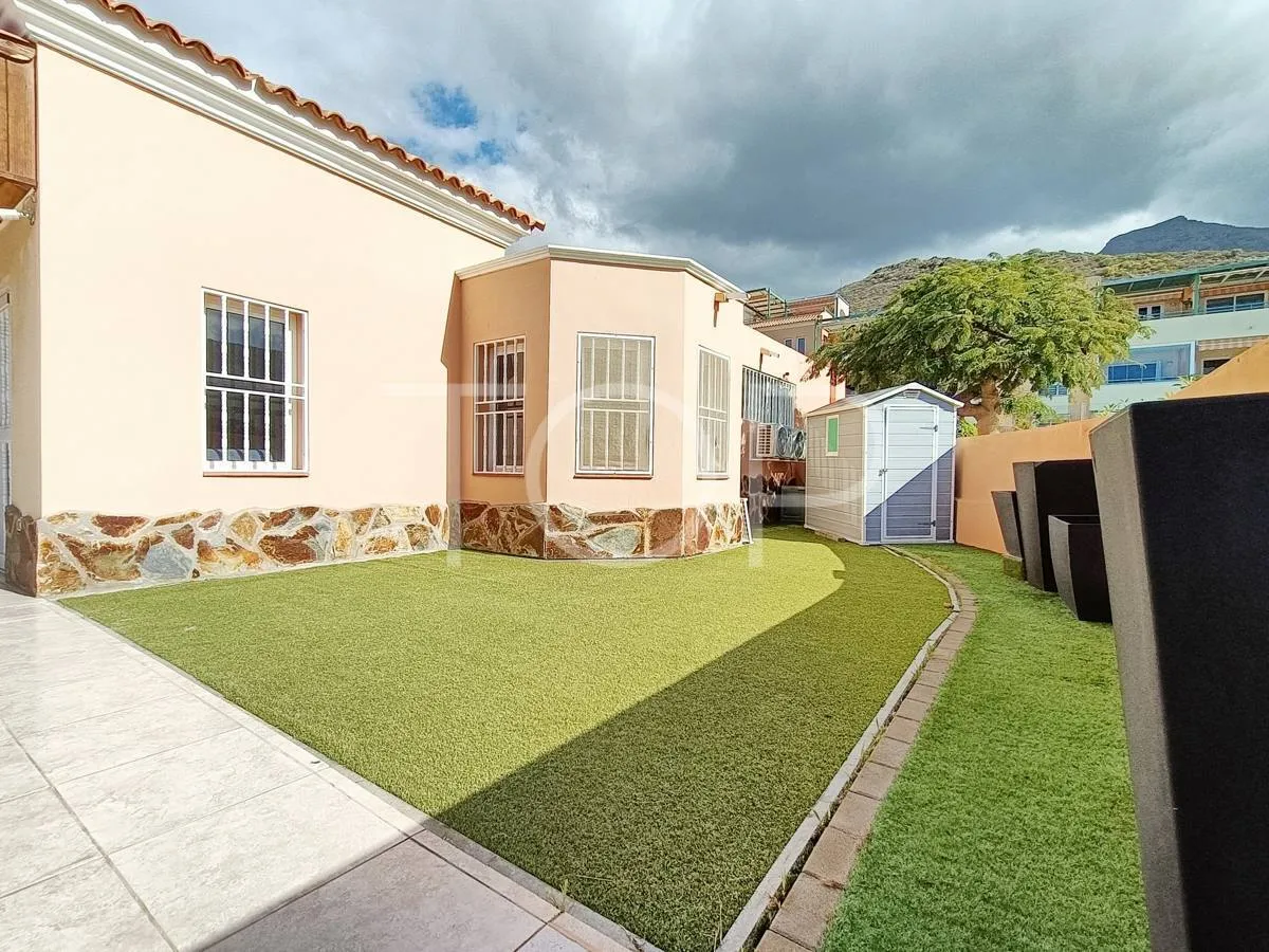 Einzigartiger Eckbungalow mit großem Garten in ruhiger Anlage in El Madroñal - Costa Adeje