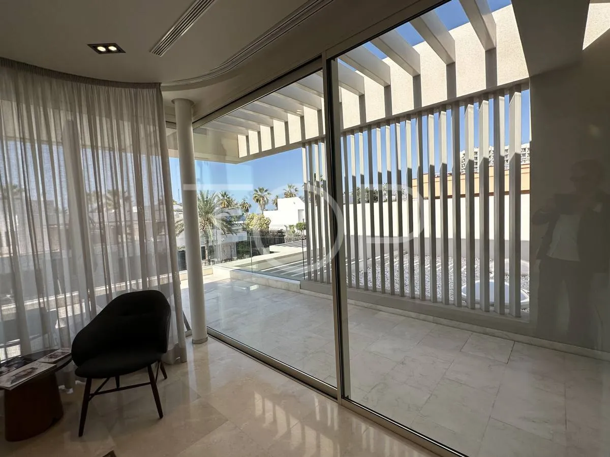 Exclusiva Villa de Lujo Frente al Mar en el Corazón de Playa de Las Américas
