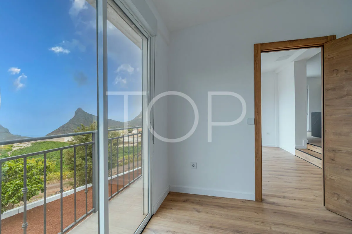 Un oasis de paz entre montañas y mar: Casa exclusiva en Ifonche, sur de Tenerife