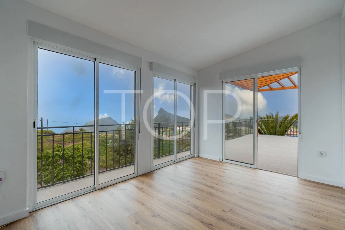 Un oasis de paz entre montañas y mar: Casa exclusiva en Ifonche, sur de Tenerife