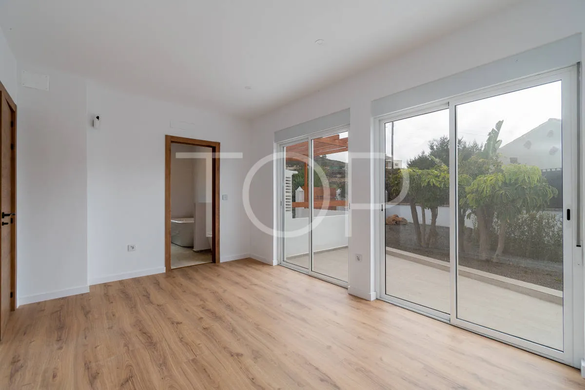 Un oasis de paz entre montañas y mar: Casa exclusiva en Ifonche, sur de Tenerife