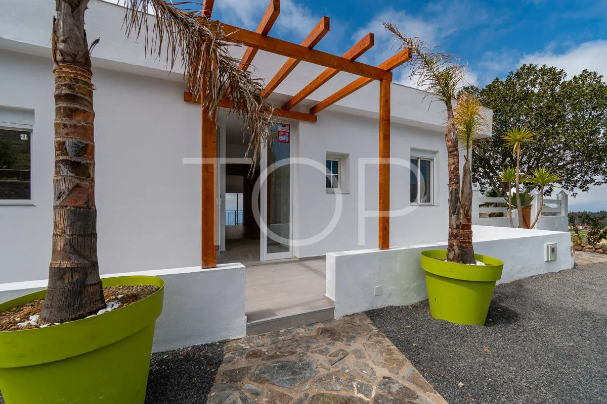 Un oasis de paz entre montañas y mar: Casa exclusiva en Ifonche, sur de Tenerife