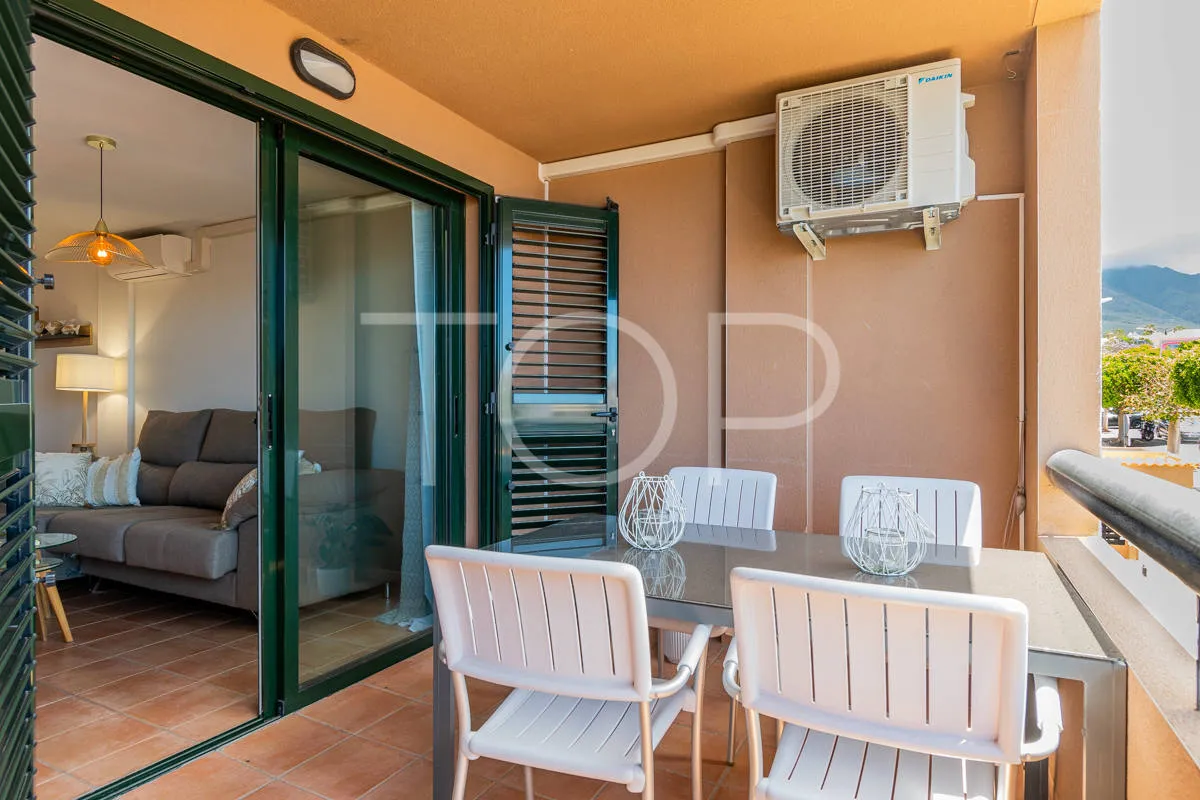 Apartamento de dos dormitorios renovado con vistas al mar en Playa Paraíso