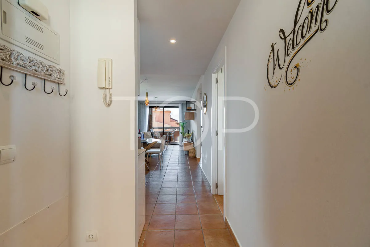 Apartamento de dos dormitorios renovado con vistas al mar en Playa Paraíso