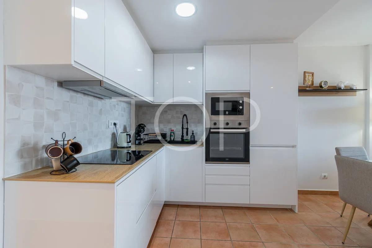 Apartamento de dos dormitorios renovado con vistas al mar en Playa Paraíso