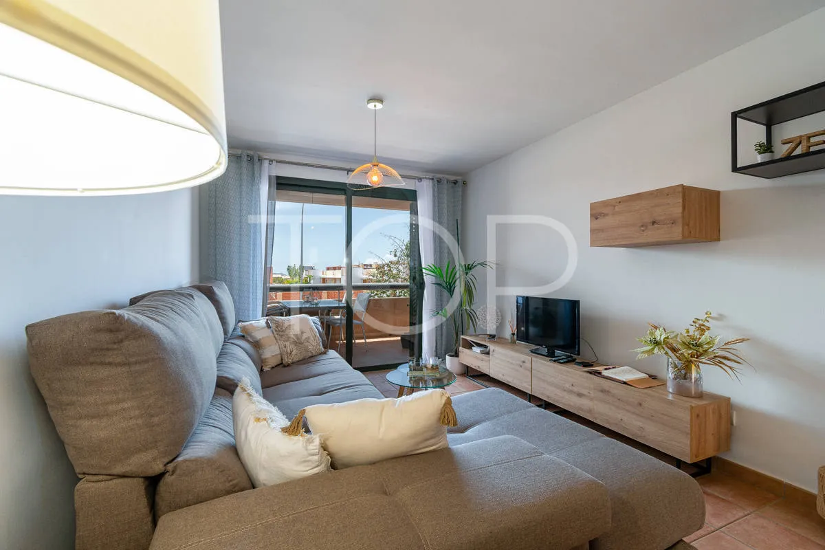Apartamento de dos dormitorios renovado con vistas al mar en Playa Paraíso