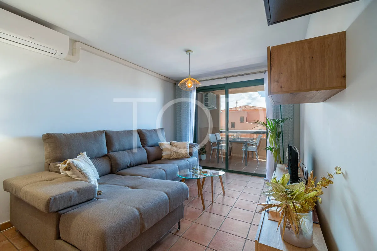 Apartamento de dos dormitorios renovado con vistas al mar en Playa Paraíso