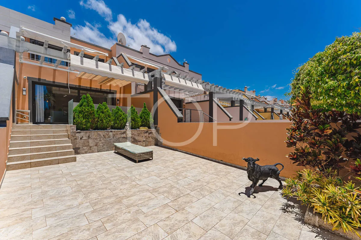 Semi-detached villa with sea views in La Caleta, just steps from the beach