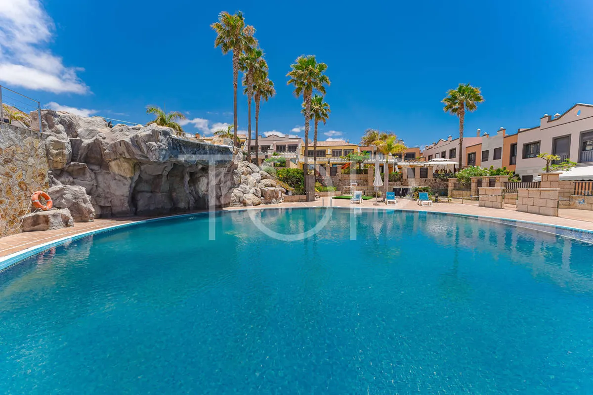 Semi-detached villa with sea views in La Caleta, just steps from the beach