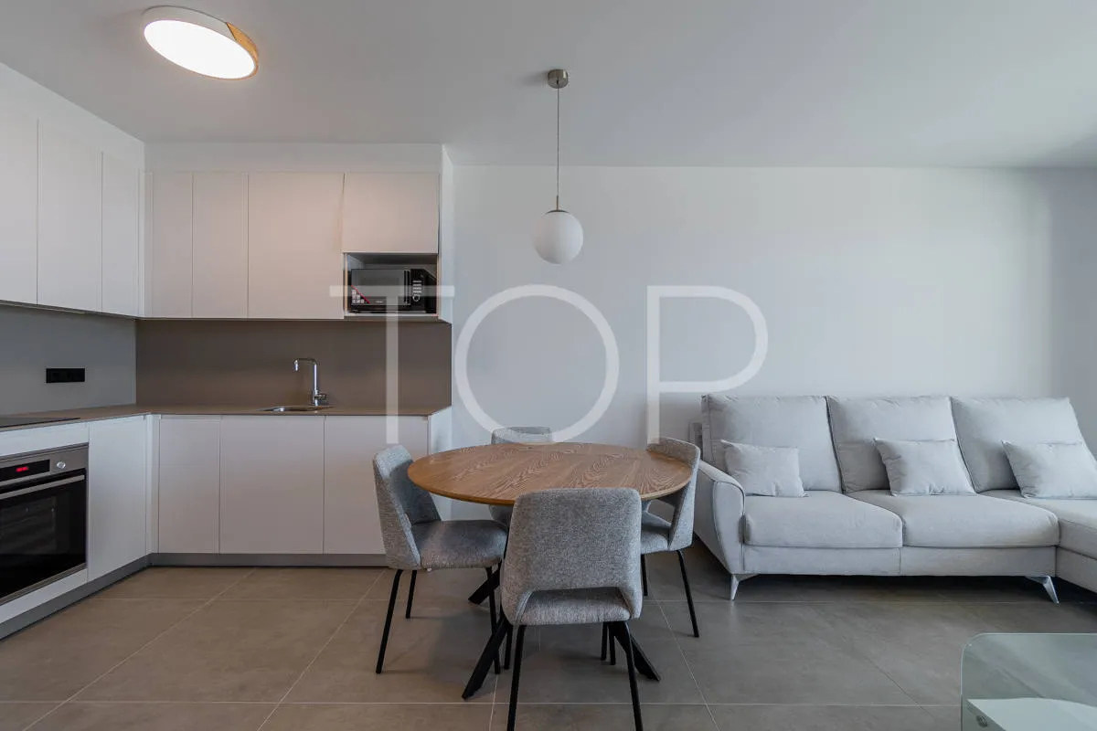 Moderno apartamento de dos dormitorios con vistas al mar en El Madroñal, Costa Adeje