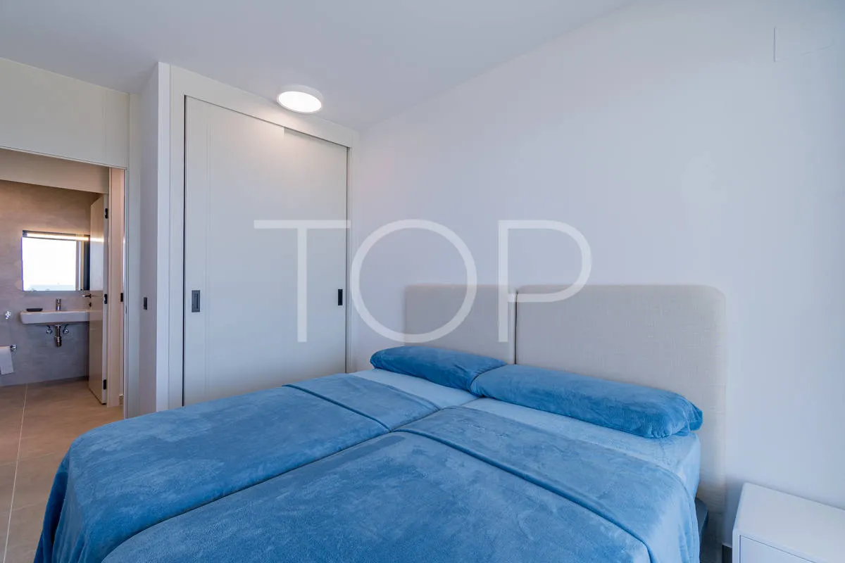 Moderno apartamento de dos dormitorios con vistas al mar en El Madroñal, Costa Adeje