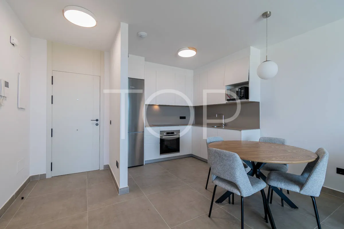 Moderno apartamento de dos dormitorios con vistas al mar en El Madroñal, Costa Adeje