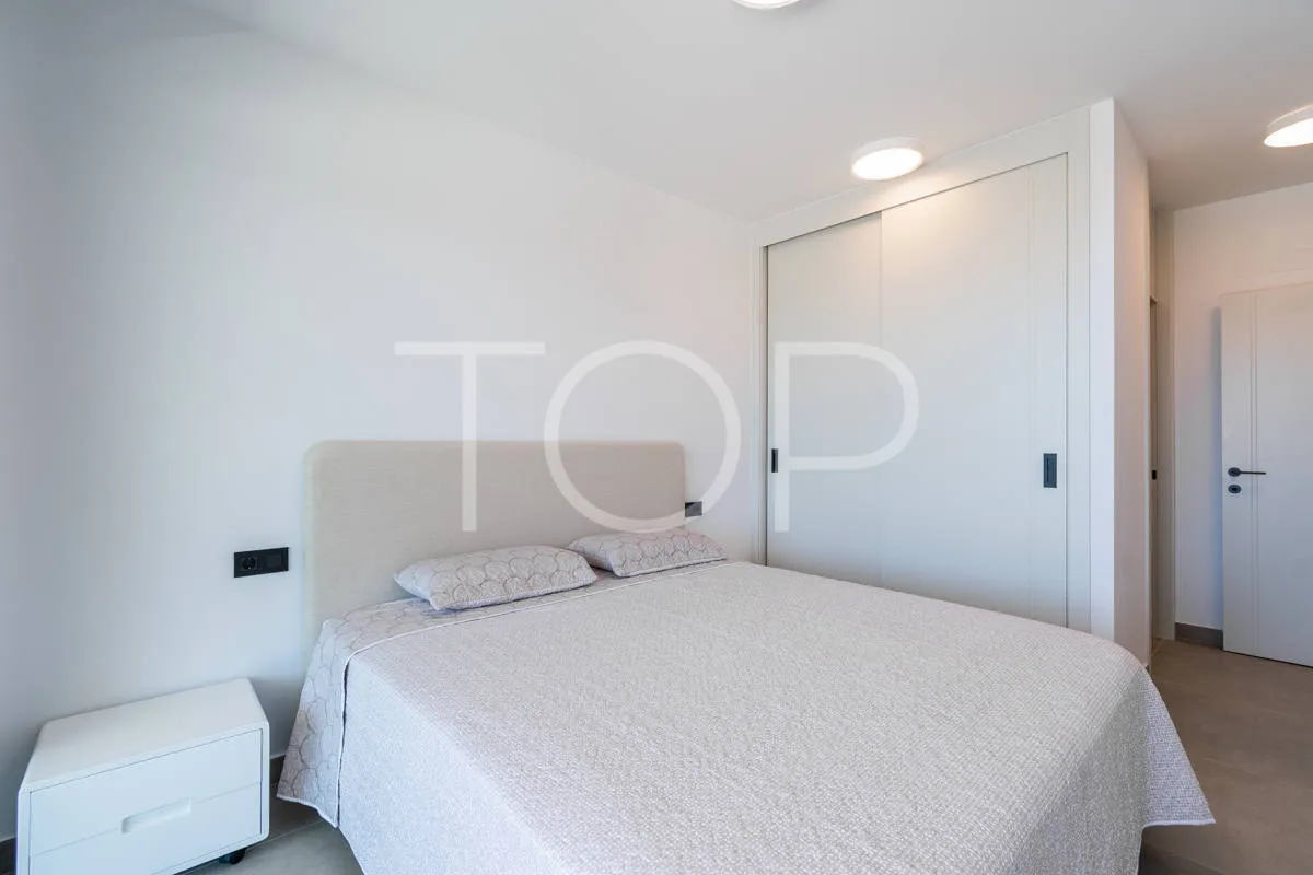Moderno apartamento de dos dormitorios con vistas al mar en El Madroñal, Costa Adeje