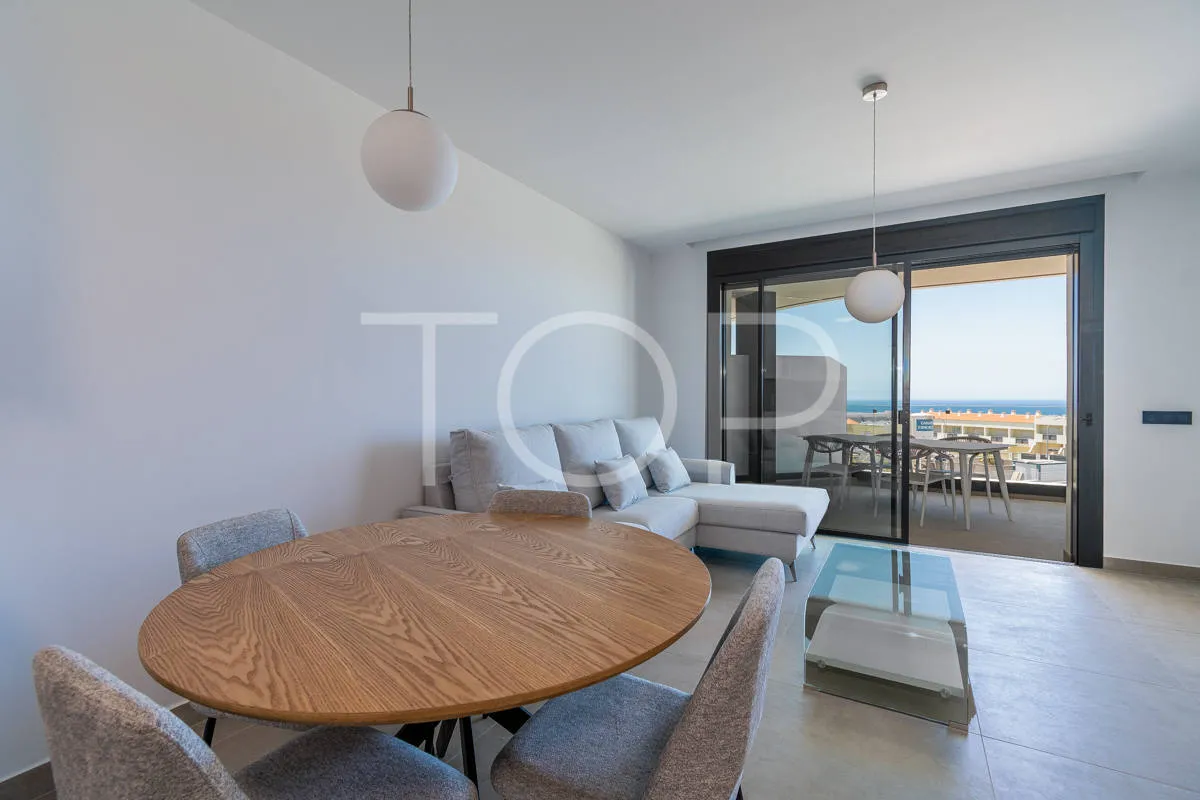 Moderno apartamento de dos dormitorios con vistas al mar en El Madroñal, Costa Adeje