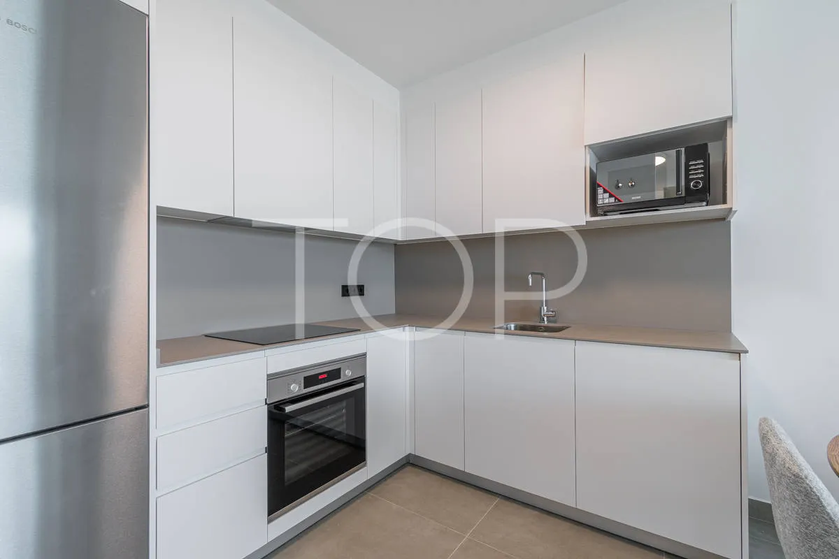 Moderno apartamento de dos dormitorios con vistas al mar en El Madroñal, Costa Adeje