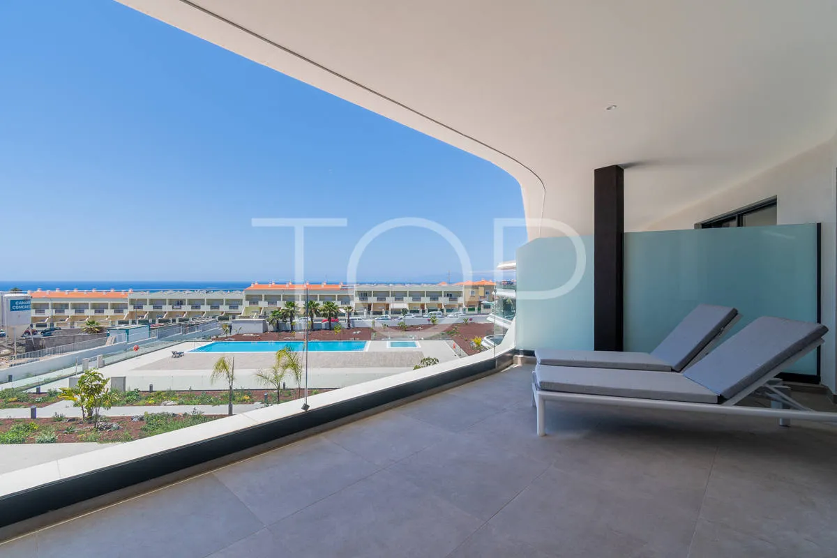 Moderno apartamento de dos dormitorios con vistas al mar en El Madroñal, Costa Adeje