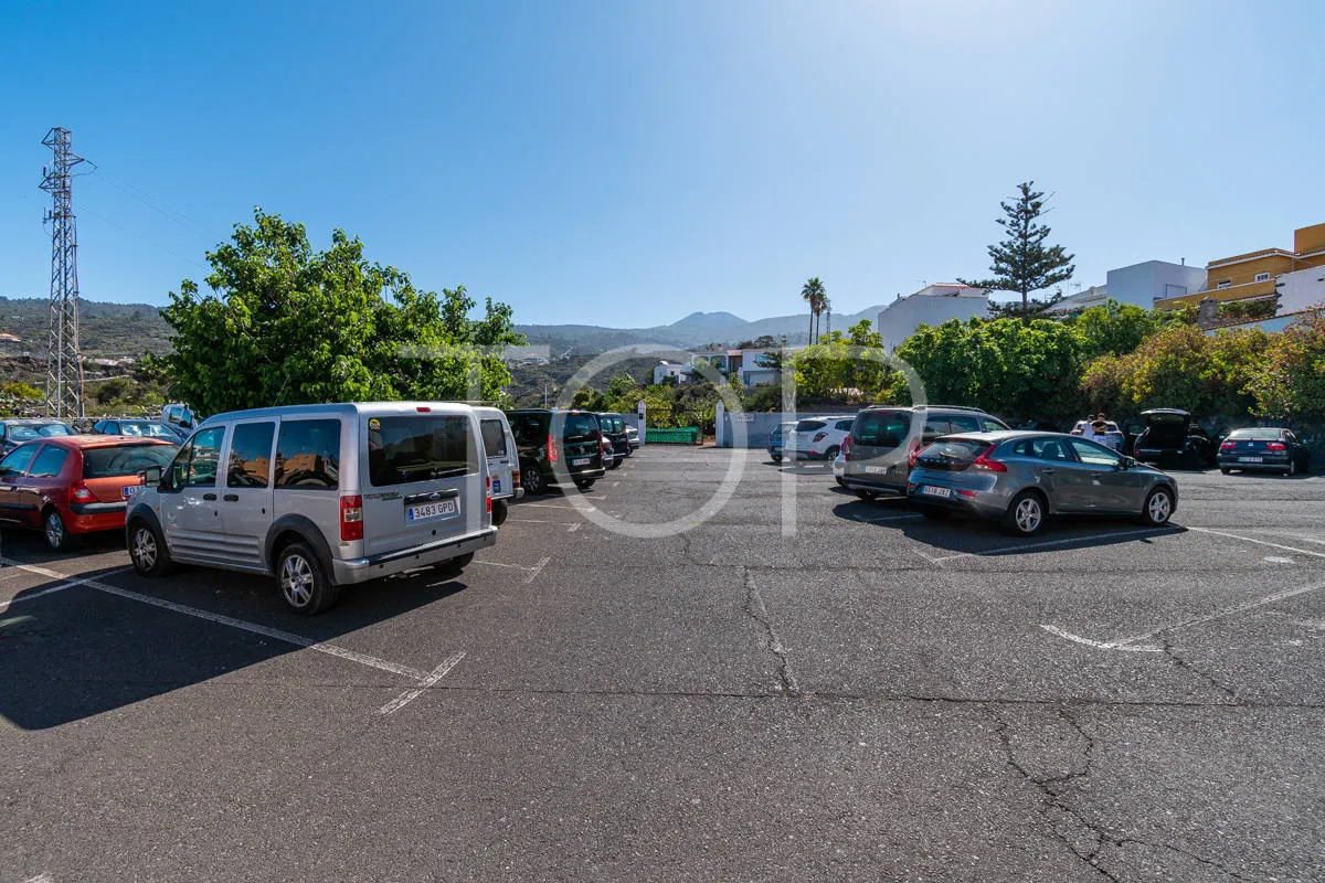 Urban plot with approved villa project with swimming pool and potential extension in established residential area