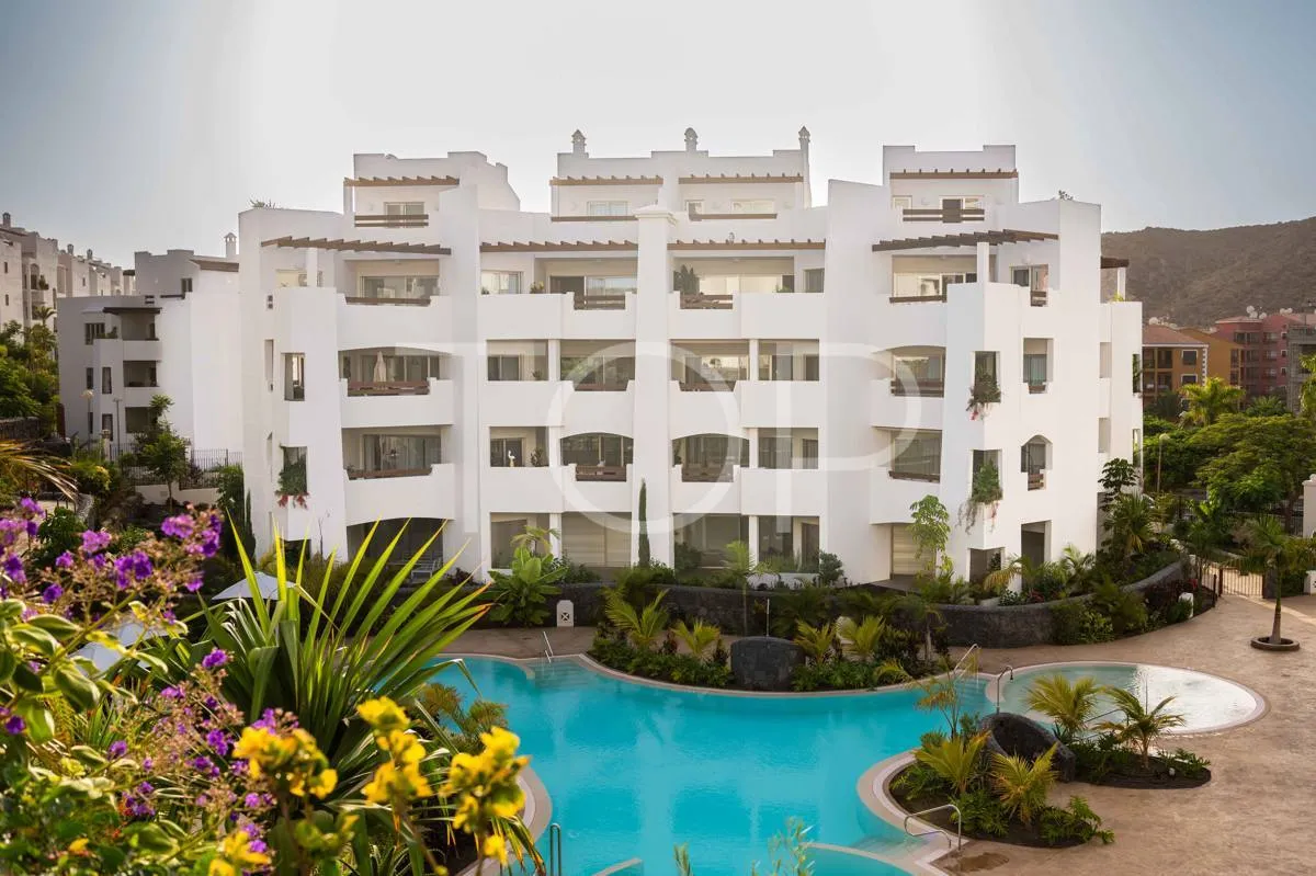 Lujoso ático duplex en el exclusivo complejo Jardines de los Menceyes en Palm-Mar, Arona