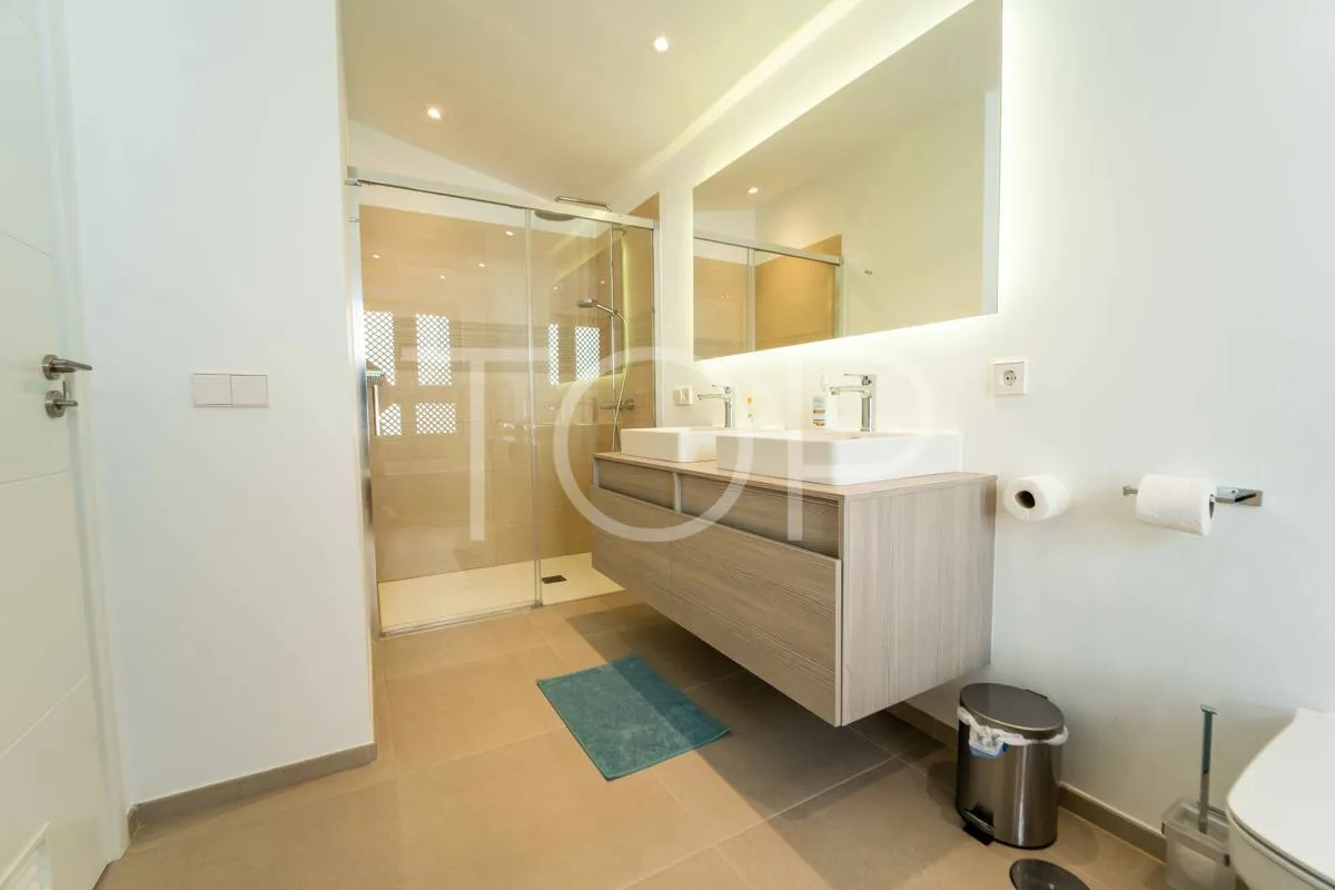 Lujoso ático duplex en el exclusivo complejo Jardines de los Menceyes en Palm-Mar, Arona