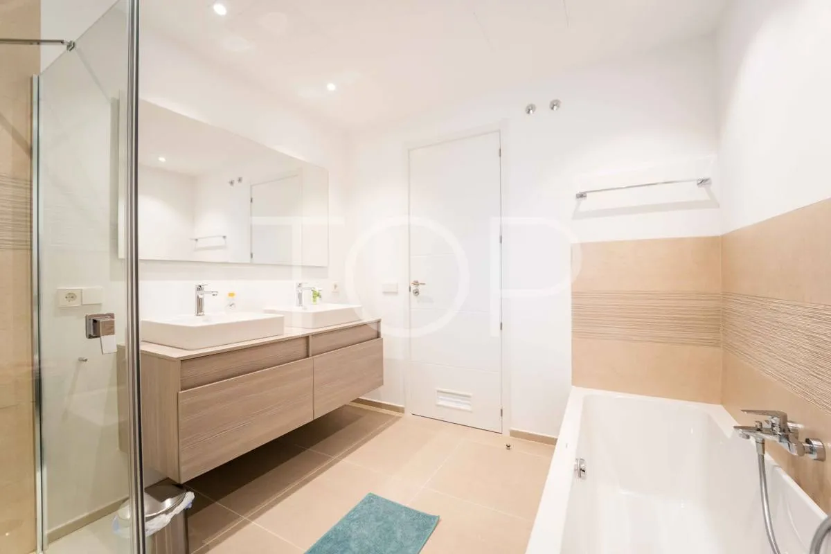 Lujoso ático duplex en el exclusivo complejo Jardines de los Menceyes en Palm-Mar, Arona