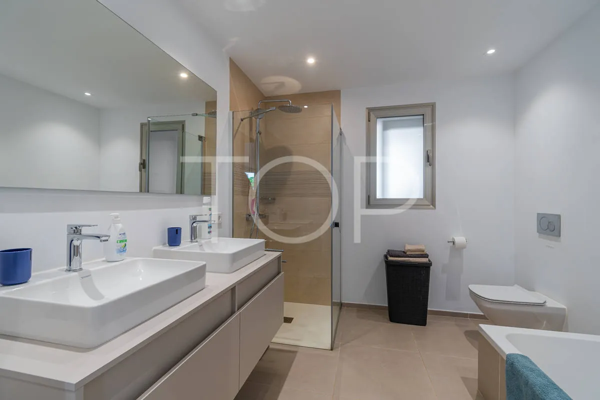 One-bedroom apartment in the luxurious Jardines de los Menceyes, Palm-Mar, Arona