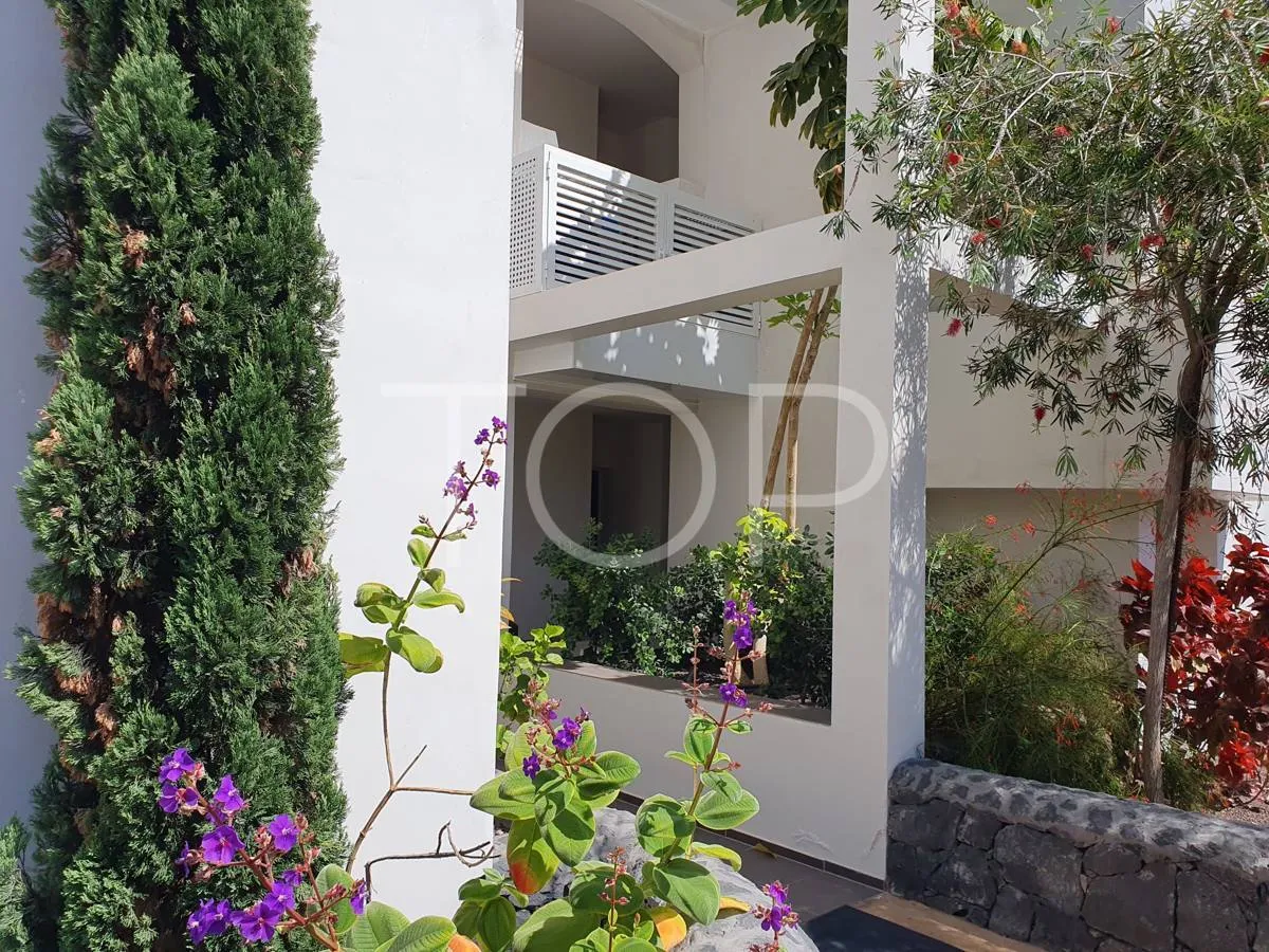 One-bedroom apartment in the luxurious Jardines de los Menceyes, Palm-Mar, Arona