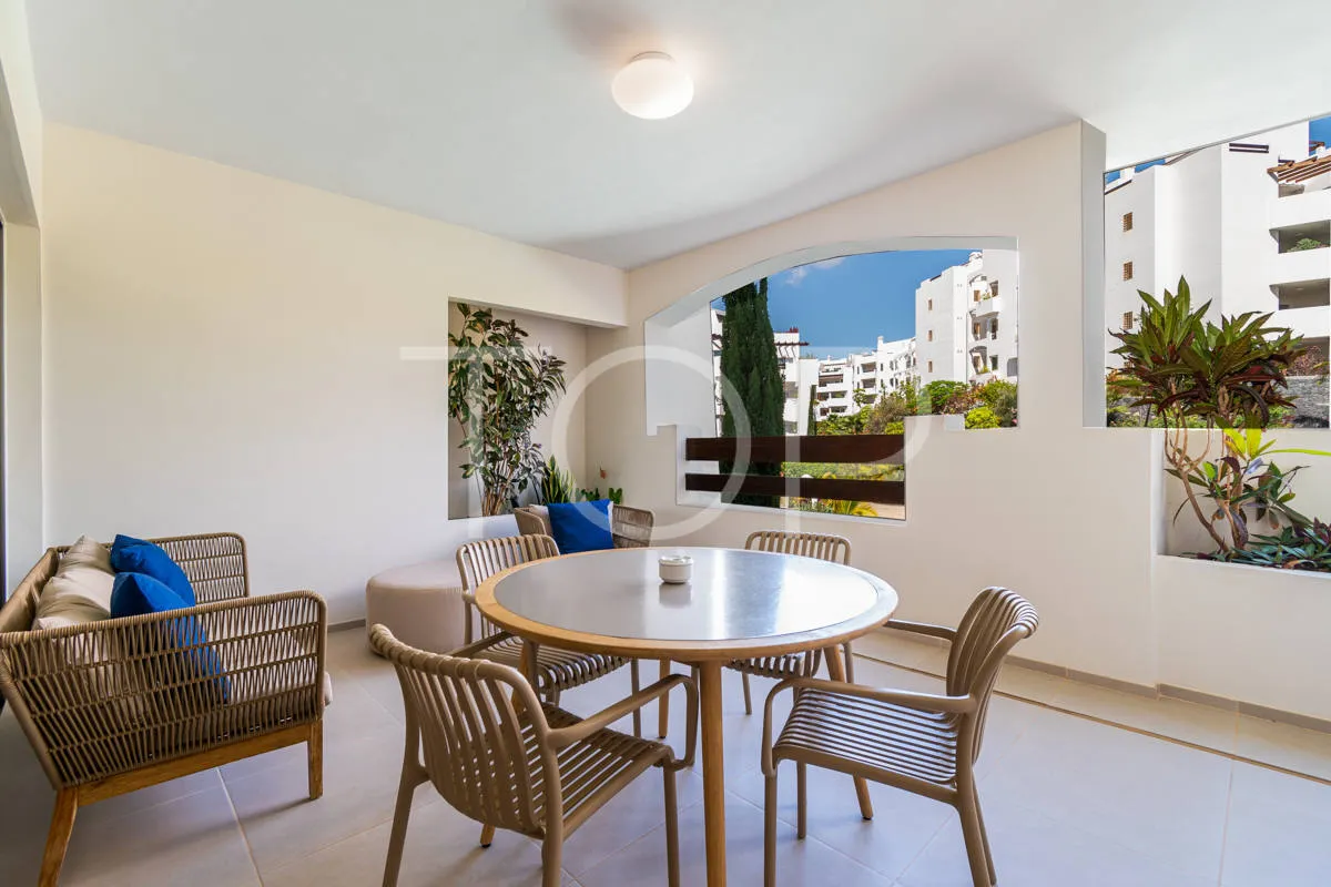One-bedroom apartment in the luxurious Jardines de los Menceyes, Palm-Mar, Arona