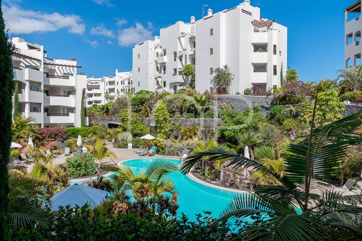 One-bedroom apartment in the luxurious Jardines de los Menceyes, Palm-Mar, Arona